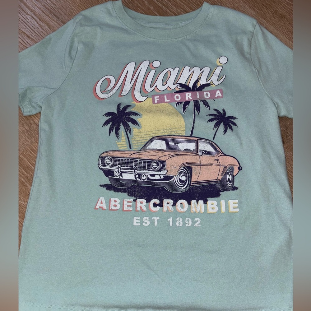 Abercrombie girls graphic tshirt size 9/10